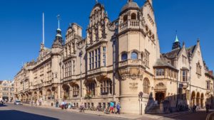 Taxi Oxford – Gatwick Airport from £165.00*