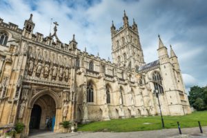 Taxi Gloucester – Luton Airport from £190.00*